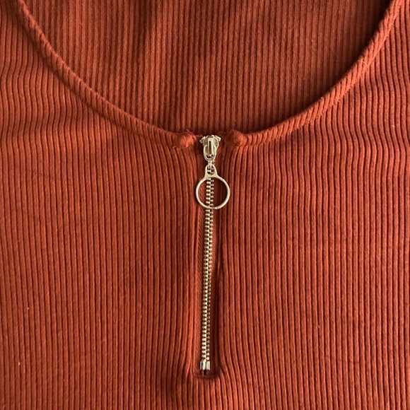 Garage Ribbed Zipper Crop Tee Size Medium - Picture 3 of 4